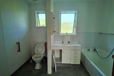 Photo of property in 38 Easton Park Parade, Glenfield, Auckland, 0629