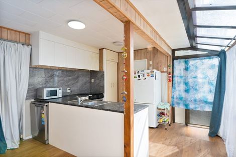 Photo of property in 2/15 Larissa Avenue, Henderson, Auckland, 0610