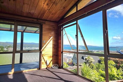 Photo of property in 3 Chestnut Grove, Maungaraki, Lower Hutt, 5010