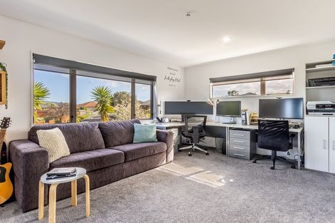 Photo of property in 61 Quadrant Heights, Paraparaumu, 5032