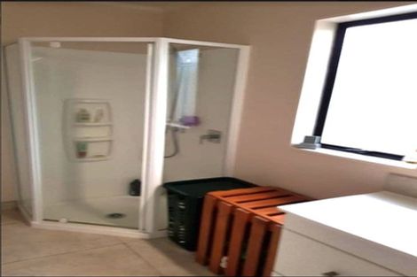 Photo of property in 22 Raphael Place, West Harbour, Auckland, 0618