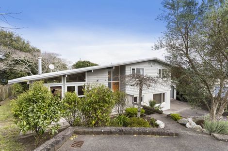 Photo of property in 22 Gwenand Place, Botany Downs, Auckland, 2010
