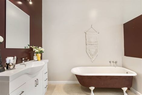 Photo of property in 216 Springfield Road, St Albans, Christchurch, 8014