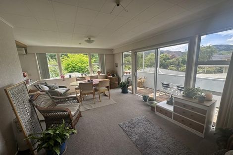 Photo of property in 4a Dowling Grove, Silverstream, Upper Hutt, 5019