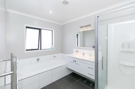 Photo of property in 115 Saint James Drive, Huntington, Hamilton, 3210