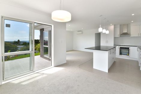 Photo of property in 55a Wade River Road, Stanmore Bay, Whangaparaoa, 0932