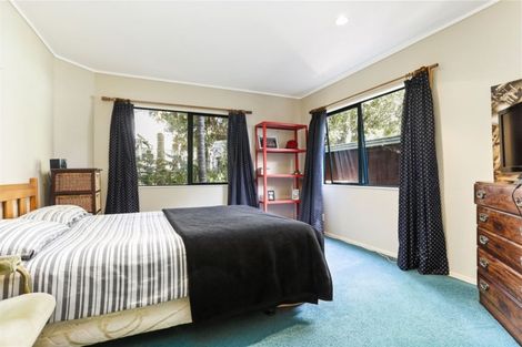 Photo of property in 112 Mountain Road, Henderson Valley, Auckland, 0612