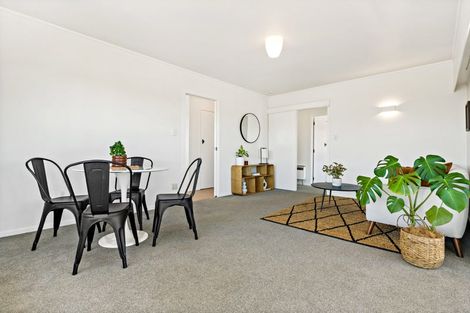Photo of property in 1/34 Old Lake Road, Narrow Neck, Auckland, 0624