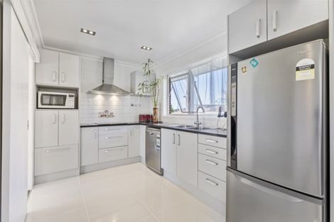 Photo of property in 17 Freshney Place, Hillpark, Auckland, 2102