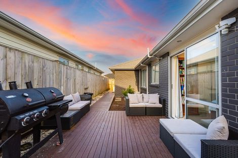 Photo of property in 15 Moemoea Avenue, Kumeu, 0810