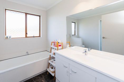 Photo of property in 3 Carter Crescent, Awapuni, Palmerston North, 4412