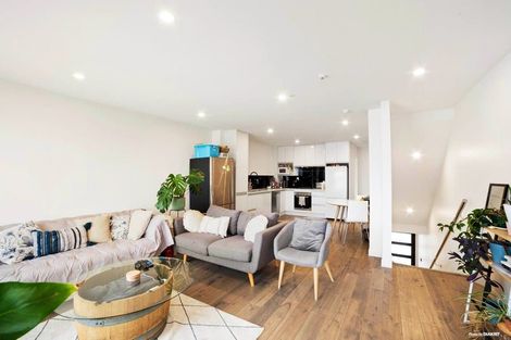 Photo of property in 14 Peony Mews, Oteha, Auckland, 0632