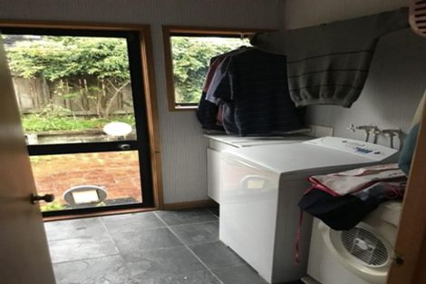 Photo of property in 3/2 Dallinghoe Crescent, Milford, Auckland, 0620