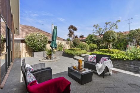 Photo of property in 17 Channing Crescent, Botany Downs, Auckland, 2010