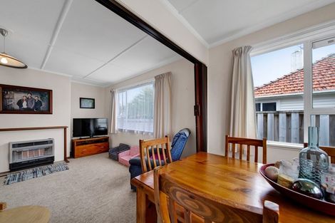 Photo of property in 11 List Street, Welbourn, New Plymouth, 4310