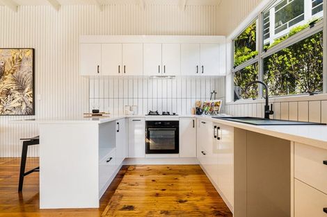 Photo of property in 2/1c Bank Street, Hillcrest, Auckland, 0627