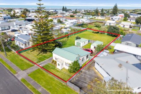 Photo of property in 21 Hood Street, Castlecliff, Whanganui, 4501