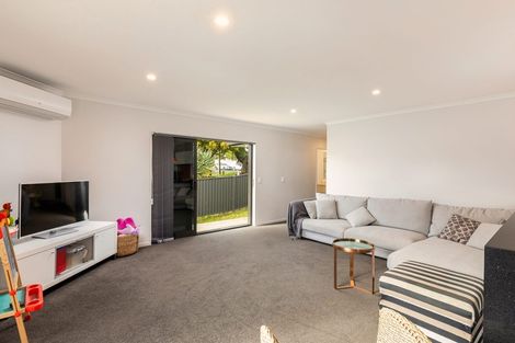 Photo of property in 11 Saltaire Street, Avondale, Auckland, 1026