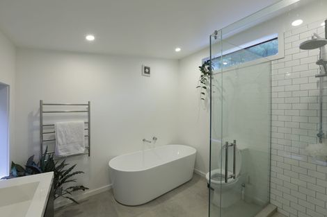 Photo of property in 18 Waima Crescent, Titirangi, Auckland, 0604