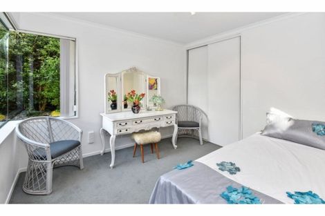 Photo of property in 2/11 The Rosebowl, Sunnyhills, Auckland, 2010