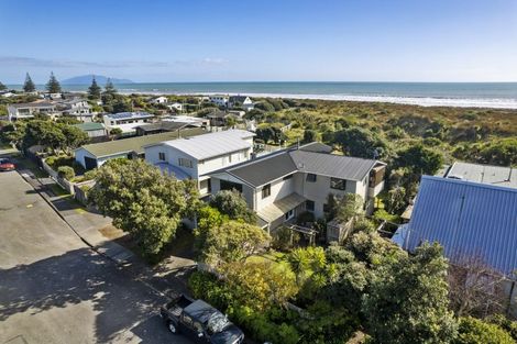Photo of property in 5 Moana Street, Otaki Beach, Otaki, 5512