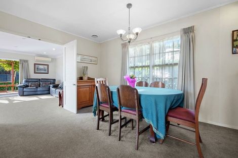 Photo of property in 11 Mcmillan Place, Mellons Bay, Auckland, 2014