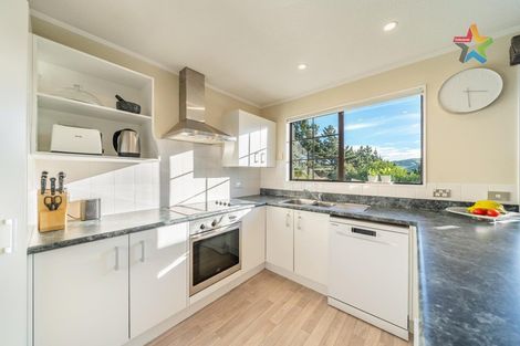 Photo of property in 27 Kaitangata Crescent, Kelson, Lower Hutt, 5010