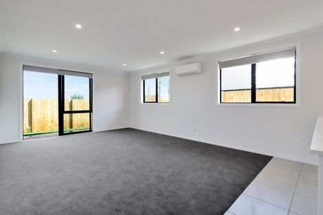 Photo of property in 43 Waruhia Crescent, Rototuna North, 3281