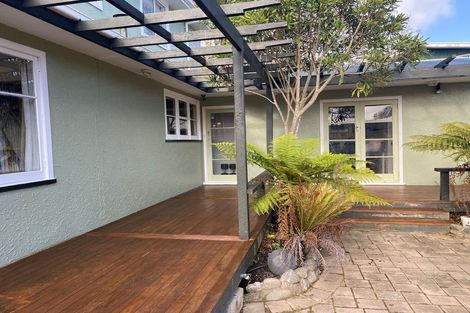 Photo of property in 6a Surrey Crescent, Hokowhitu, Palmerston North, 4410