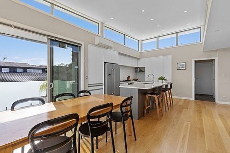 Photo of property in 2/49 Seaview Road, Castor Bay, Auckland, 0620