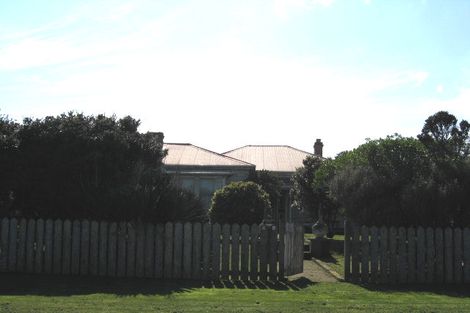 Photo of property in 4 Egmont Street, Castlecliff, Whanganui, 4501