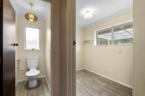 Photo of property in 20 Mayfair Place, Westown, New Plymouth, 4310