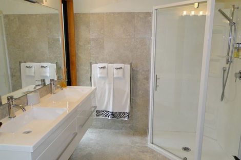 Photo of property in Twin Waters Lodge, 30 Totara Avenue, Collingwood, 7073