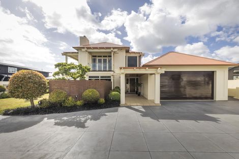 Photo of property in 7 Fairway Grove, Hokowhitu, Palmerston North, 4410