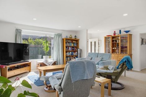 Photo of property in 8 Chalmers Close, Orewa, 0931