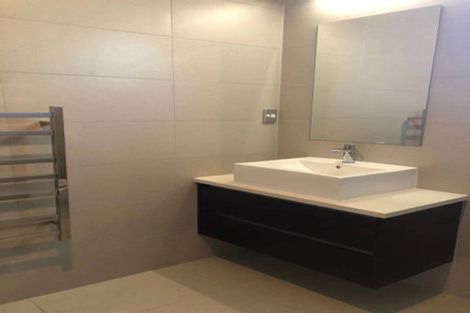 Photo of property in 16 Mural Place, Greenhithe, Auckland, 0632