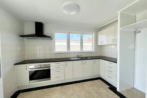 Photo of property in 12 Keats Place, Blockhouse Bay, Auckland, 0600