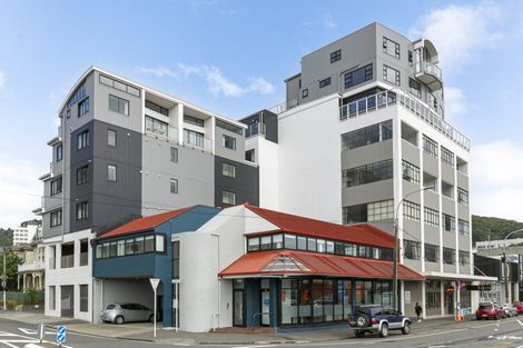 Photo of property in Endeavour Apartments, 18/125 Thorndon Quay, Pipitea, Wellington, 6011
