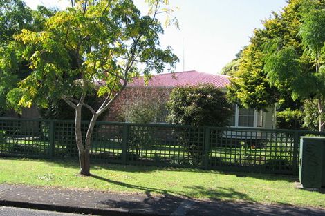 Photo of property in 15 London Street, Te Atatu Peninsula, Auckland, 0610