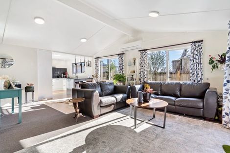 Photo of property in 25 Denarius Lane, Glendene, Auckland, 0602