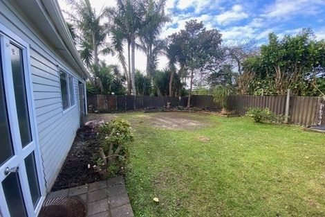 Photo of property in 25 Taipari Road, Te Atatu Peninsula, Auckland, 0610