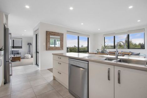 Photo of property in 5 Cascade Way, Omokoroa, 3114