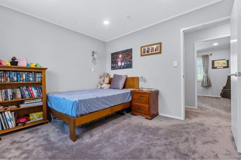 Photo of property in 18 Murano Place, Chatswood, Auckland, 0626