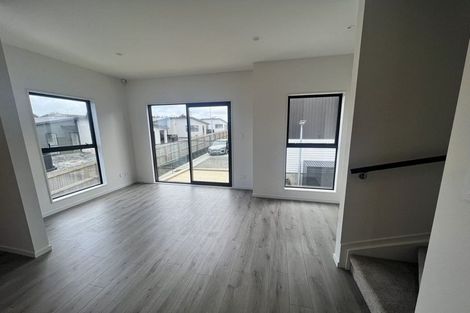 Photo of property in 5/105 Hobsonville Road, West Harbour, Auckland, 0618