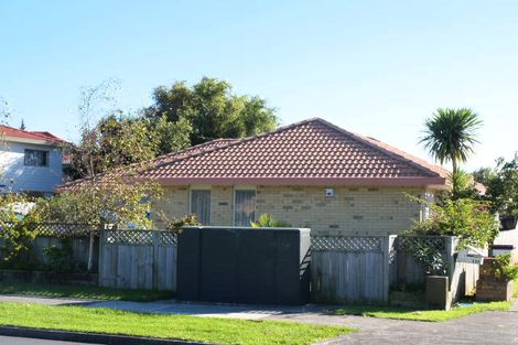 Photo of property in 137 Millhouse Drive, Golflands, Auckland, 2013
