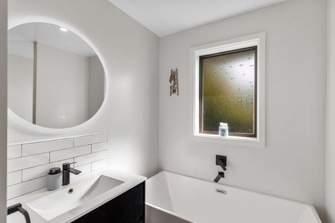 Photo of property in 142 Pacific Road, North New Brighton, Christchurch, 8083