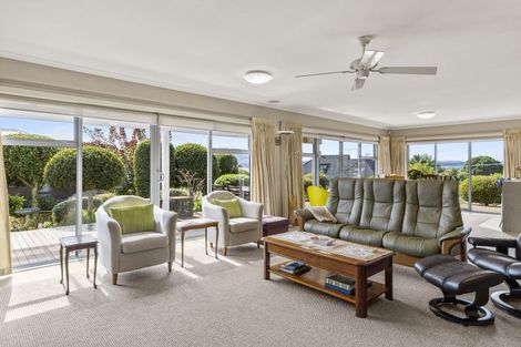 Photo of property in 19 Kinder Street, Acacia Bay, Taupo, 3330
