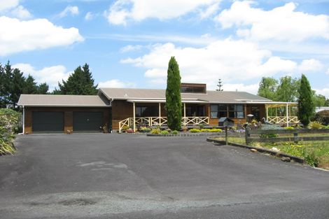 Photo of property in 18 Riverland Road, Kumeu, 0892