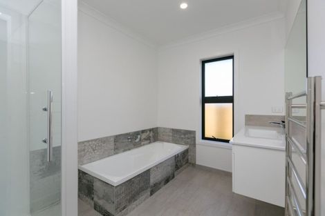 Photo of property in 3f Honeyfield Drive, Whalers Gate, New Plymouth, 4310