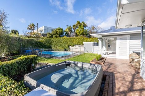 Photo of property in 21 Busby Hill, Havelock North, 4130